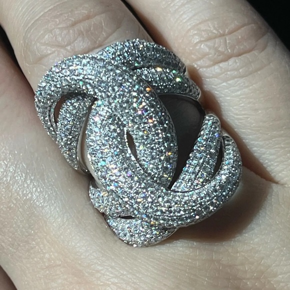 Super sparkly knot statement ring - Picture 3 of 7